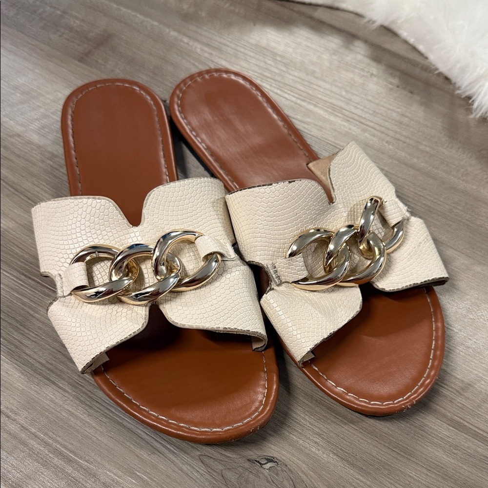 Elegant Cream Slide Sandals with Gold Chain